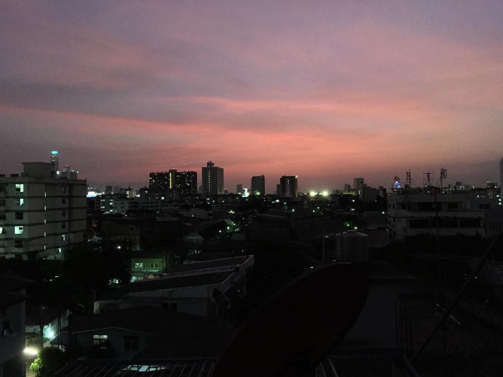 42 Guest House Bangkok Bagian luar foto