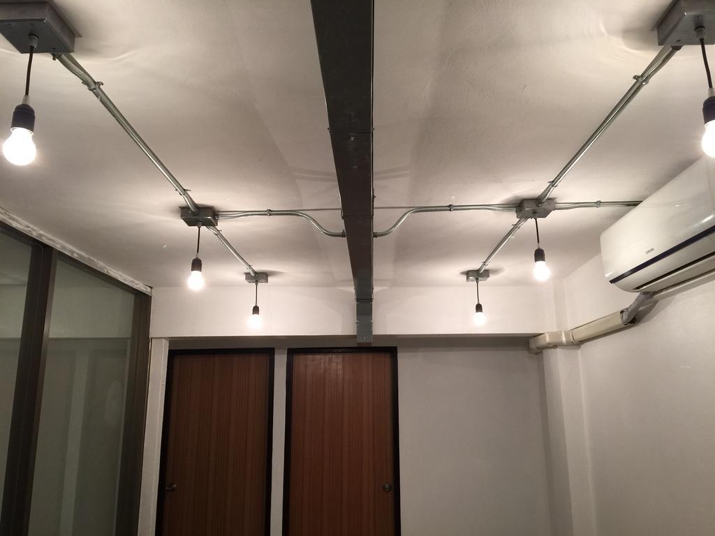42 Guest House Bangkok Bagian luar foto